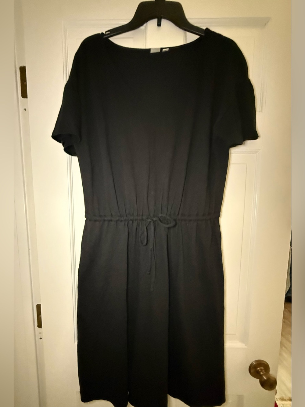 GAP Black Short-Sleeve Drawstring Midi Dress